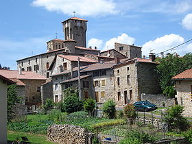 Le village de Marols et son église fortifiée