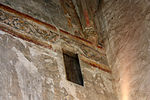 Fenêtre par laquelle Béatrix de la Tour du Pin assistait aux offices