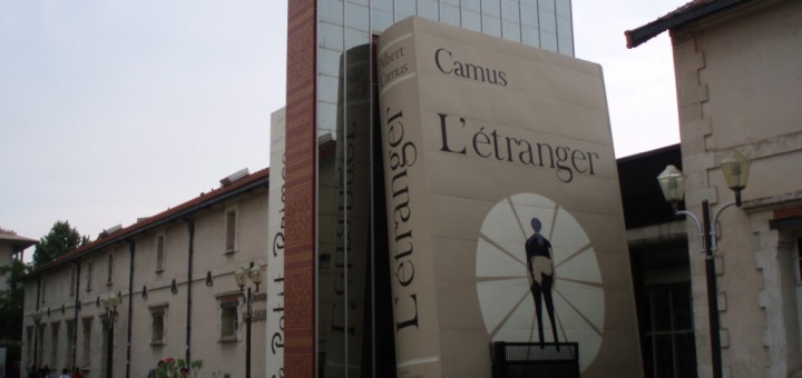 A_lentrée_de_la_Bibliothèque_Méjanes